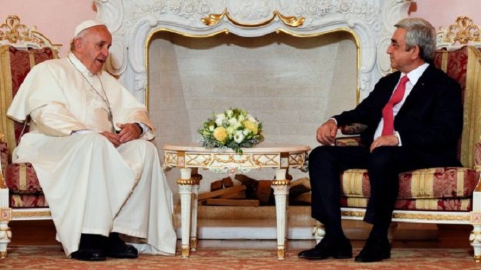 Pope speaks of Armenian `genocide` in Yerevan visit